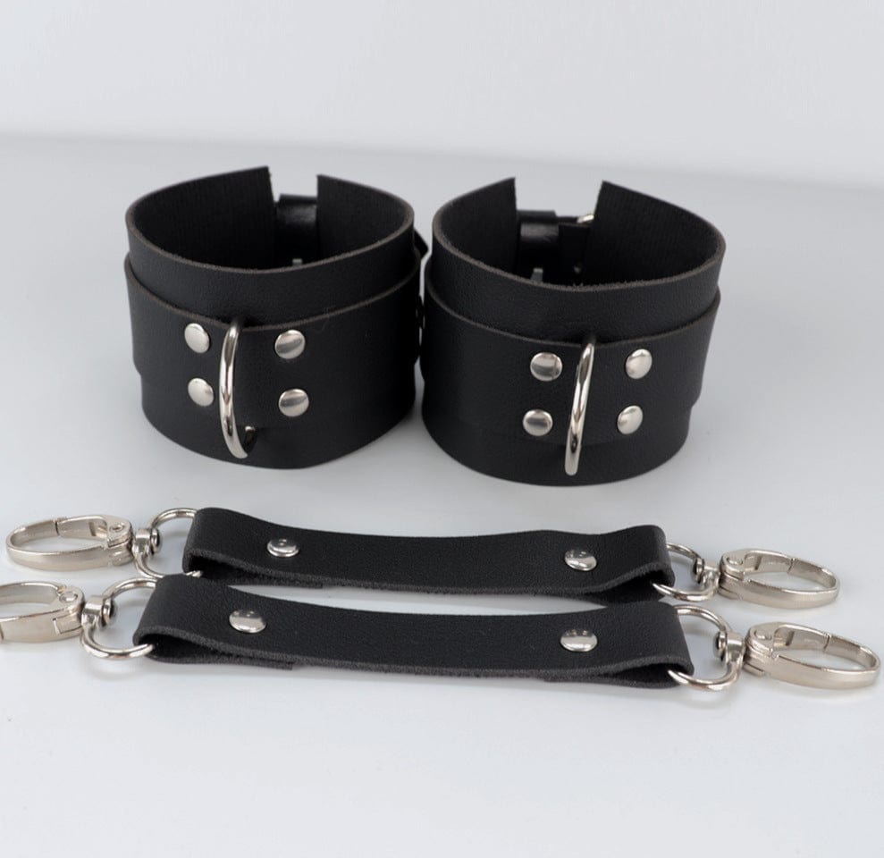 Menaful™ Black Fun Leather Binding Handcuffs - Perfect for Role-play and Cosplay